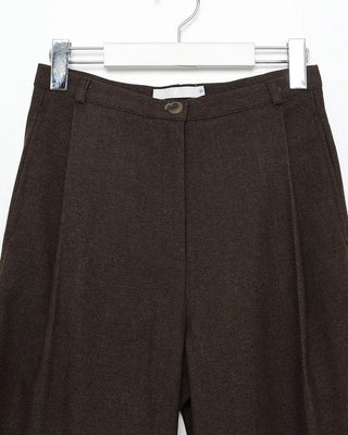 One-pleat slacks