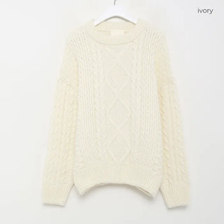 Cable oversized round knit
