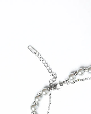 Bold pearl necklace