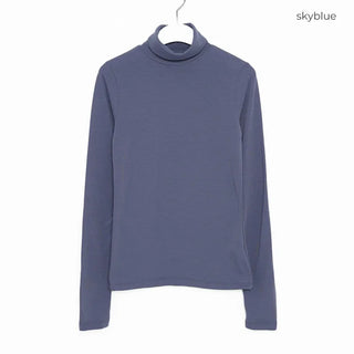 Toned-down color turtleneck T-shirt