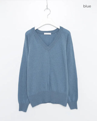 Loose-fit V-neck modern knit