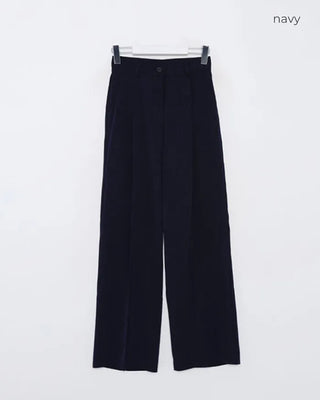 Pleated wide-leg slacks