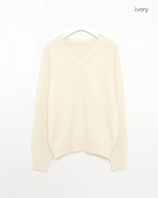 V-neck loose-fit knit