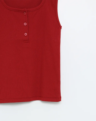 Button-up simple sleeveless top