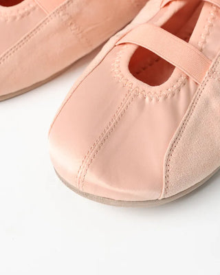Double-line flat shoes