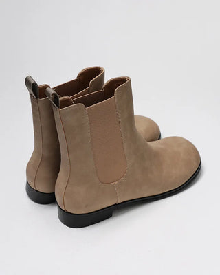 Round Chelsea Boots