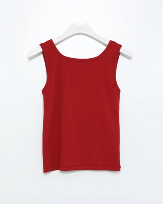 Button-up simple sleeveless top