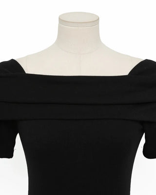 Off-shoulder half-sleeve T-shirt