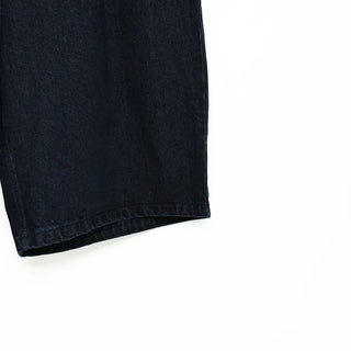 Wide-leg pleated half-length slacks