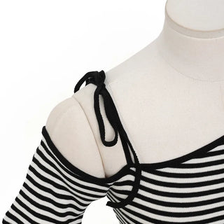 Striped off-shoulder ribbon T-shirt