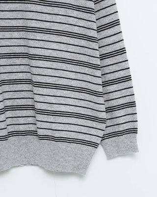 Colored neck striped knit