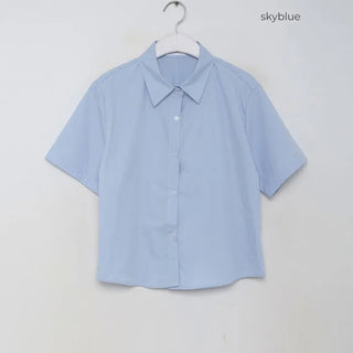 Cropped half-sleeve shirt