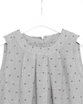 Heart pattern sleeveless blouse