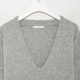 Deep V-neck loose knit