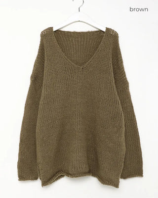 Loose-fit V-neck knit