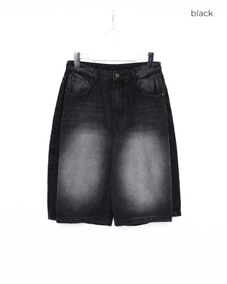 Bermuda shorts with side pleats