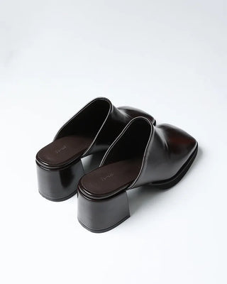 Square-toe mules