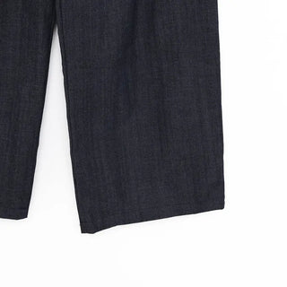 One-tuck easy denim pants