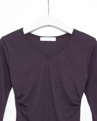V-neck slim T-shirt