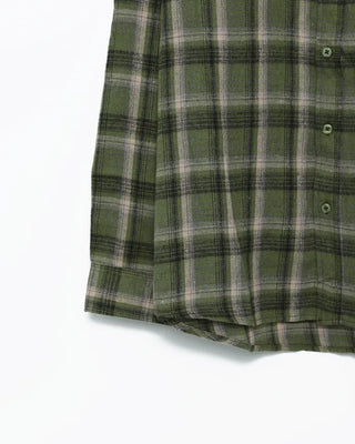 Patch pocket collar check shirt