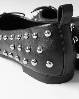 Studded ribbon flat shoes