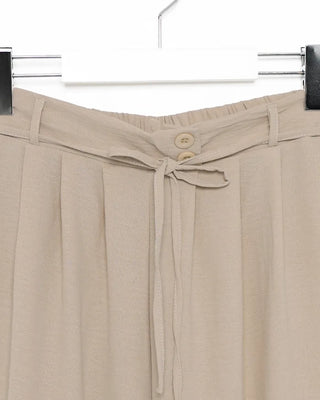 Two-button strap slacks