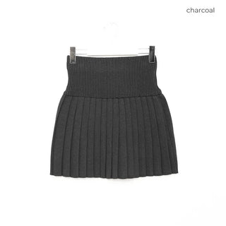 Knitted pleated skirt