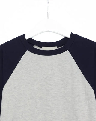 Raglan long-sleeved T-shirt