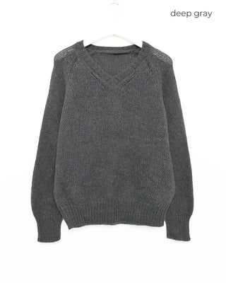 V-neck loose-fit knit