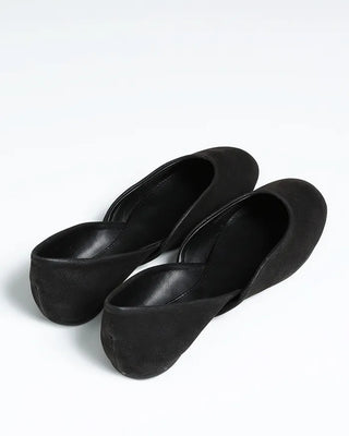 V-cut leather flat shoes