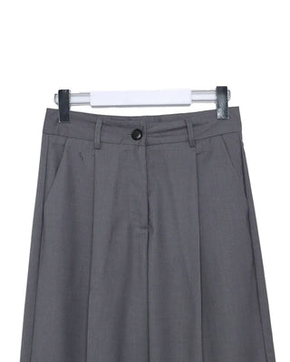 Normal tuck slacks