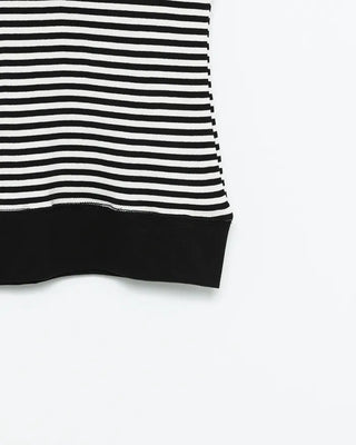 Oval neck striped tight T-shirt