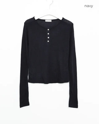 Round neck button long sleeve T-shirt