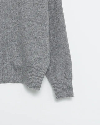 Simple round-neck knit