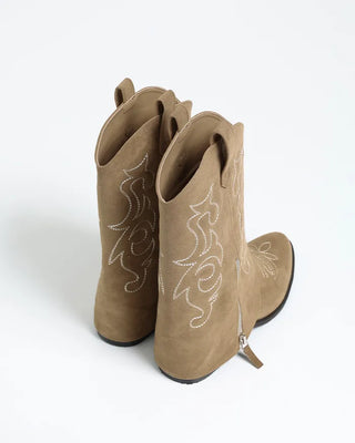 Stitched Side Point Western Boots