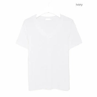 V-neck basic T-shirt