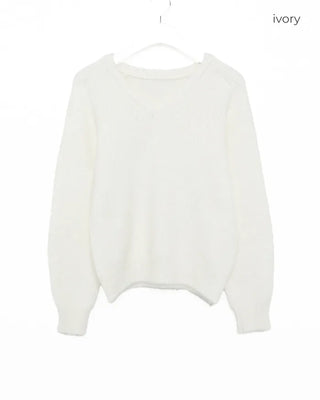 V-neck long-sleeved knit