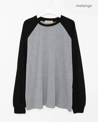 Loose-fit raglan sweatshirt