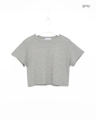 Cropped half-sleeve T-shirt