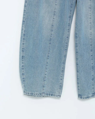 Curved balloon fit pleated denim pants