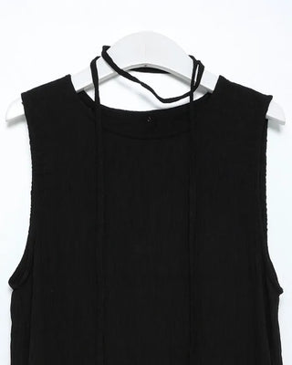 String pleated sleeveless long dress