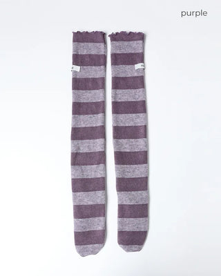 Scalloped hem border knee-high socks