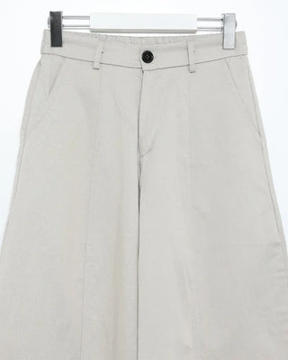 Curved wide-leg pants