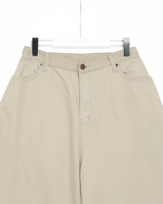 Back pocket curved cotton pants
