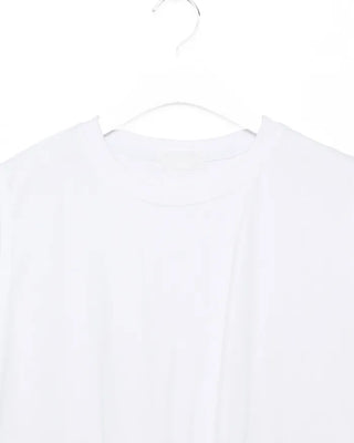 Simple sleeveless T-shirt