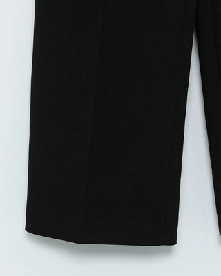 Layered design one-tuck slacks