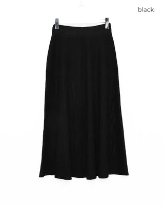 Shirred long knit skirt