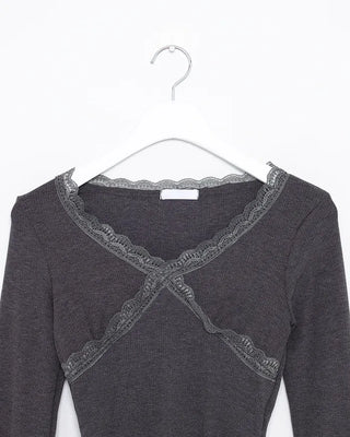 Lace V-neck ribbed slim T-shirt