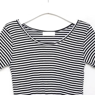 Bordered round short-sleeved T-shirt