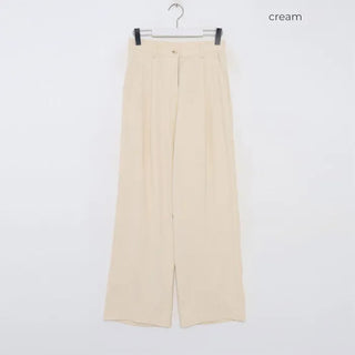 One-pleat wide slacks
